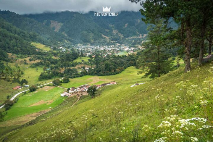 Acul, Quiché y Finca San Antonio se ubican en la parte sur de la cordillera. "los alpes de Guatemala" Los Cuchumatan Quiche, Guatemala