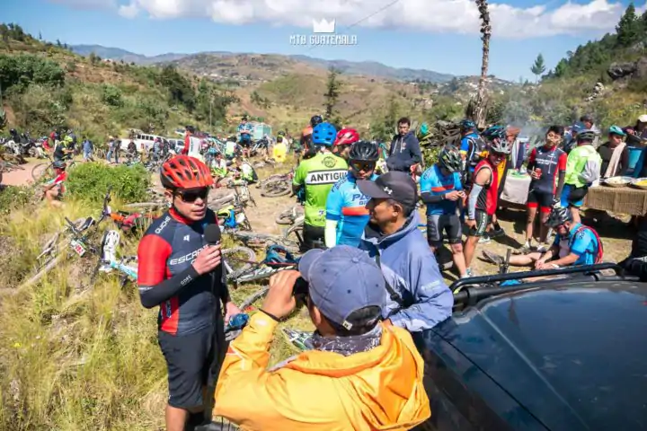 Riders enjoy a full gourmet Guatemalan buffet at the top of the cucuhumatanes. 9th edition - Travesía de los Cuchumatánes.  Huehuetenango, Guatemala