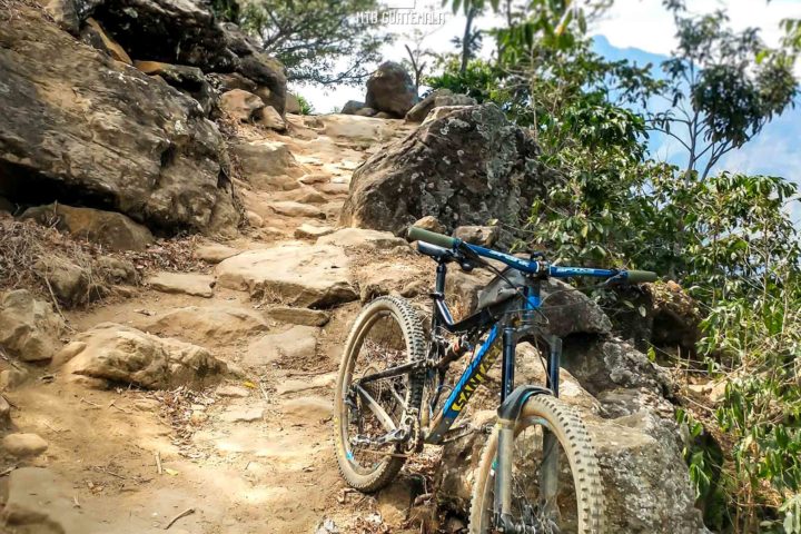 Bicicleta de montaña en San Pedro La Laguna Lago Atitlán Sololá, Guatemala