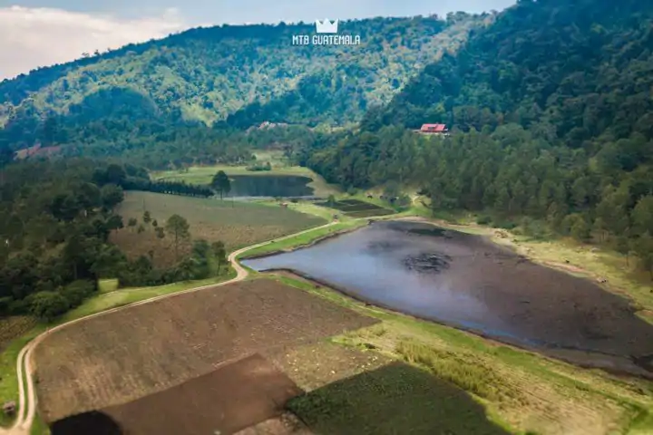 Laguna Chichoy Tecpán , Guatemala