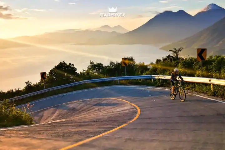 La subida de Santa Lucia Lake Atitlán Sololá, Guatemala