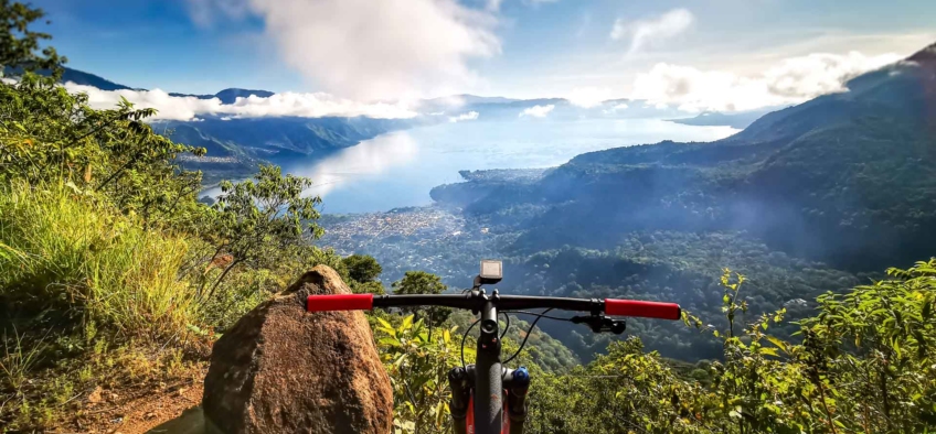 Bicicleta de montaña en San Pedro La Laguna Lago Atitlán Sololá, Guatemala