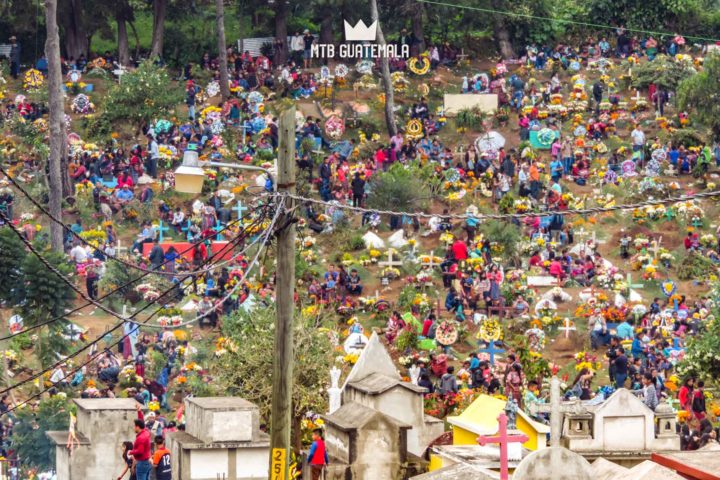 Mountain Biing to the festival De Barriletes Gigantes