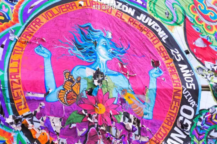 Mountain Biing to the festival De Barriletes Gigantes