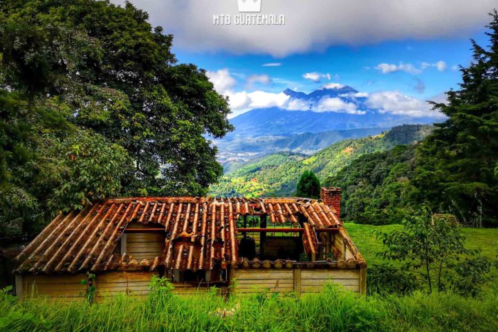 Mountain BIking to the festival de Barriletes Gigantes