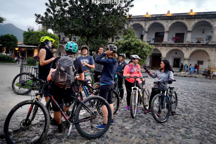 Mountain BIking to the festival de Barriletes Gigantes