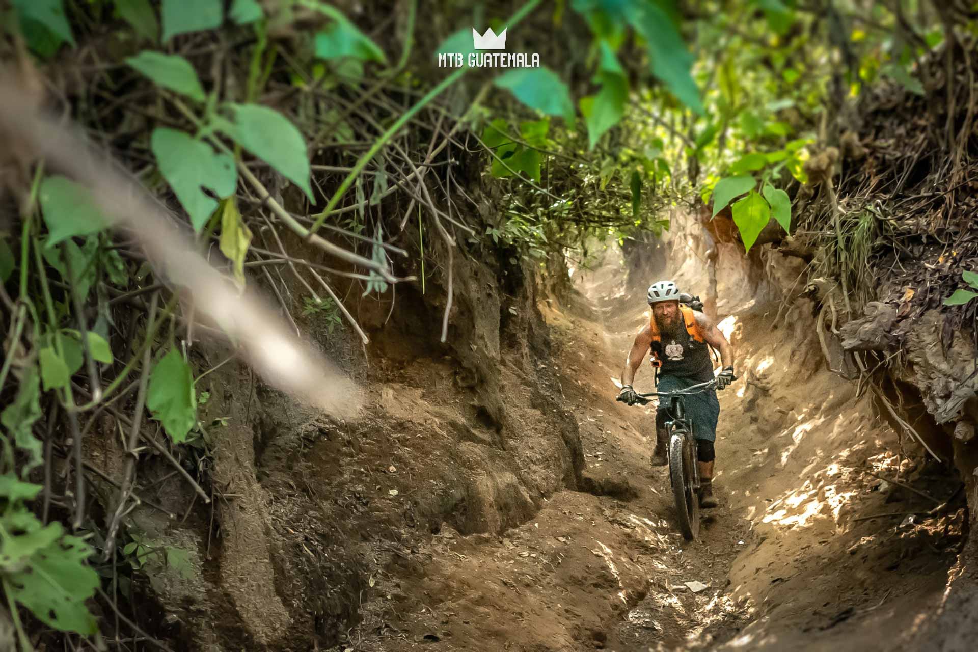 Ciclismo de montaña en el volcán de Agua Antigua Guatemala