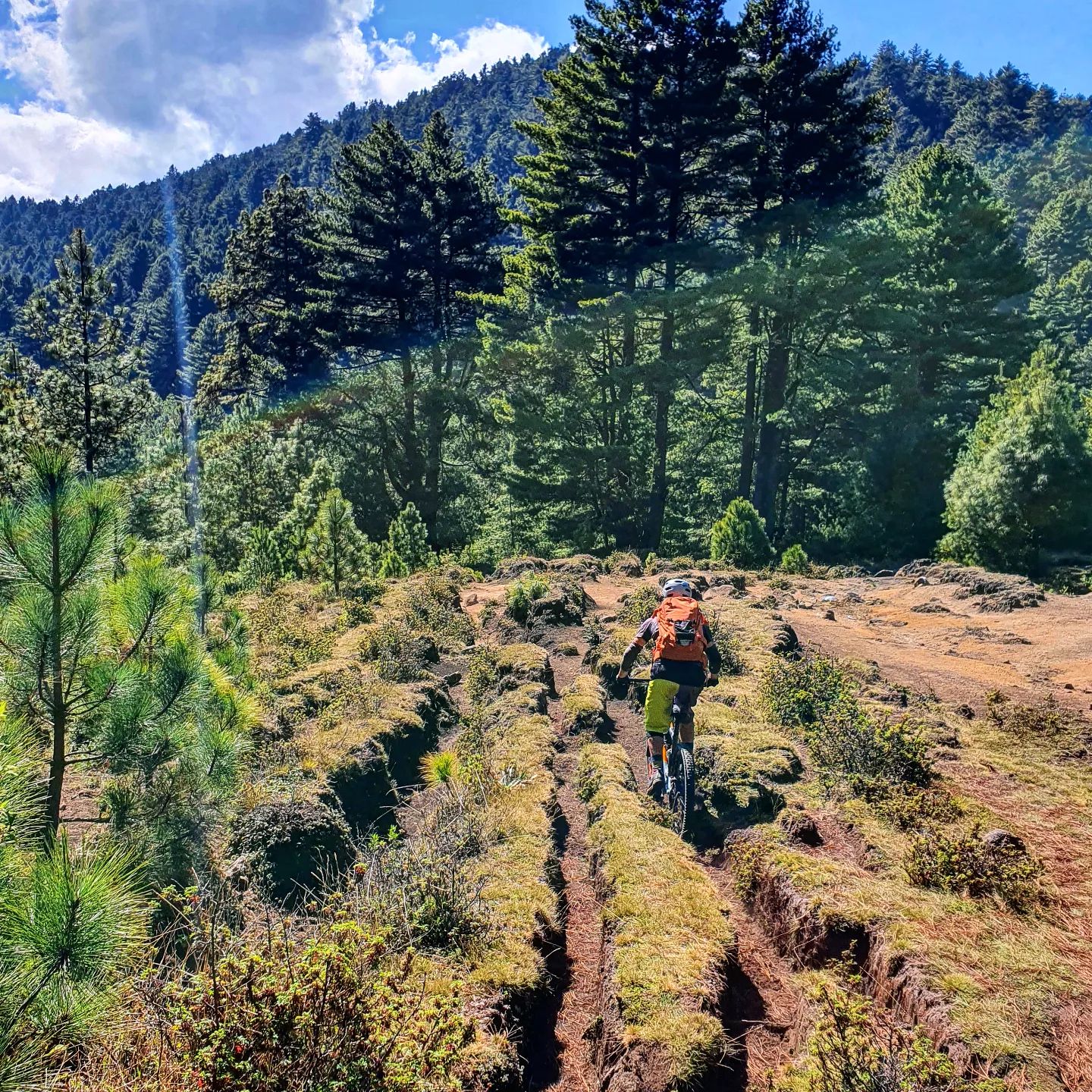 Highland tour is in full swing! We are connecting the dots crossing the country on ancient trails 👍🌄
.
#mtbtravel #mtbtours #visitguatemala #goride #enduromtb #explore #guate #totonicapan #guatemala🇬🇹 #outside #mtbfam #adventuretime #adventuremtb #outside #biketour